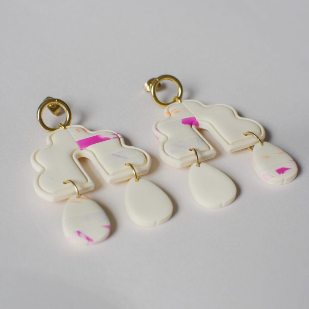 Boucles d'oreilles beige et colorées par Saboom