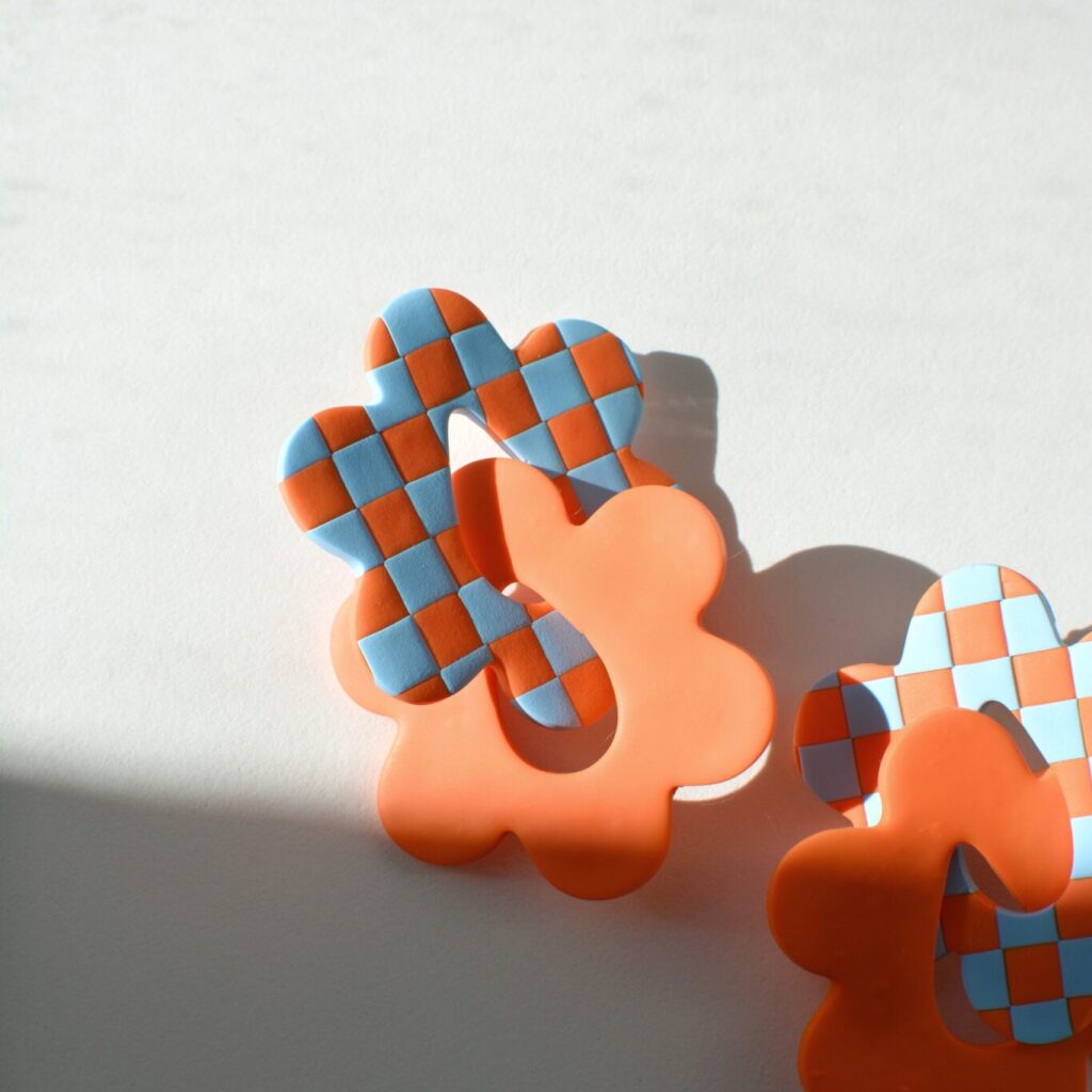 Boucles d'oreilles Daisy damier orange et bleu Saboom